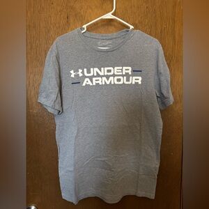 Men’s size M loose heat gear tee